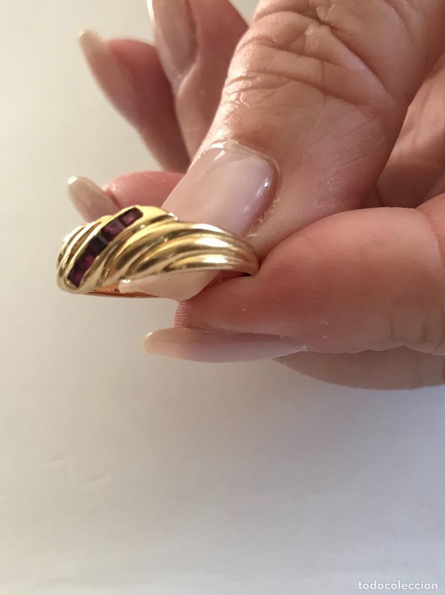 Joyeria: Anillo de Oro Amarillo con Rub&iacute;es - Foto 2