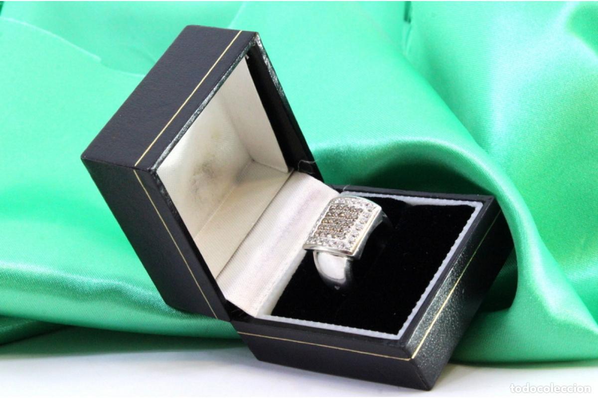 Joyeria: Anillo de oro blanco de 18 quilates con diamantes. - Foto 2