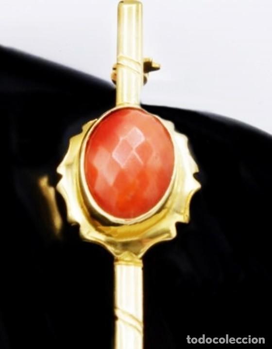 Joyeria: PESO 5.8 GRAMOS: BROCHE VINTAGE DE OR0 LEY 750 CON MAGN&Iacute;FICO CORAL ROJO NATURAL Y ORO DE 18 KTS