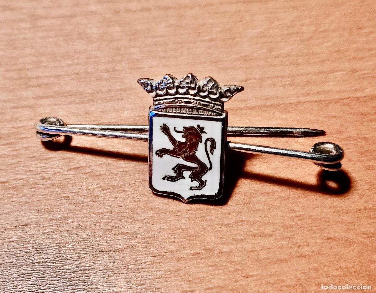 Joyeria: Broche imperdible con escudo de Le&oacute;n, plata y esmalte - Foto 2