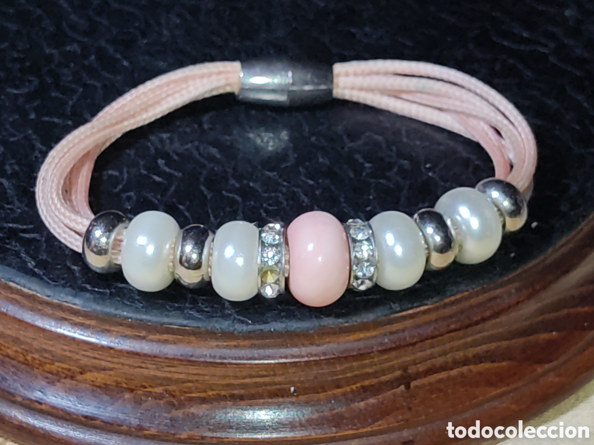 Joyeria: Pulsera de perlas simuladas,cuenta central de cristal y abalorios. - Foto 2