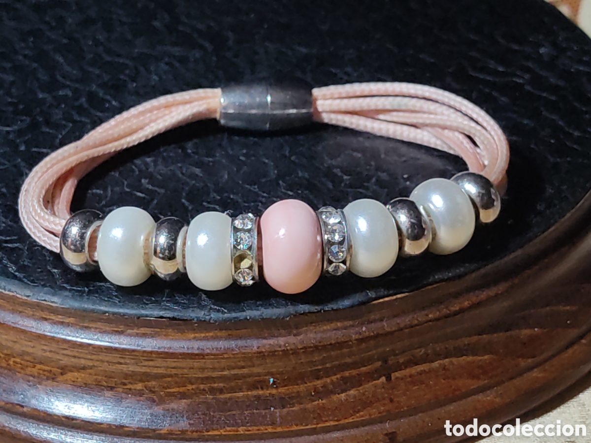 Joyeria: Pulsera de perlas simuladas,cuenta central de cristal y abalorios. - Foto 1
