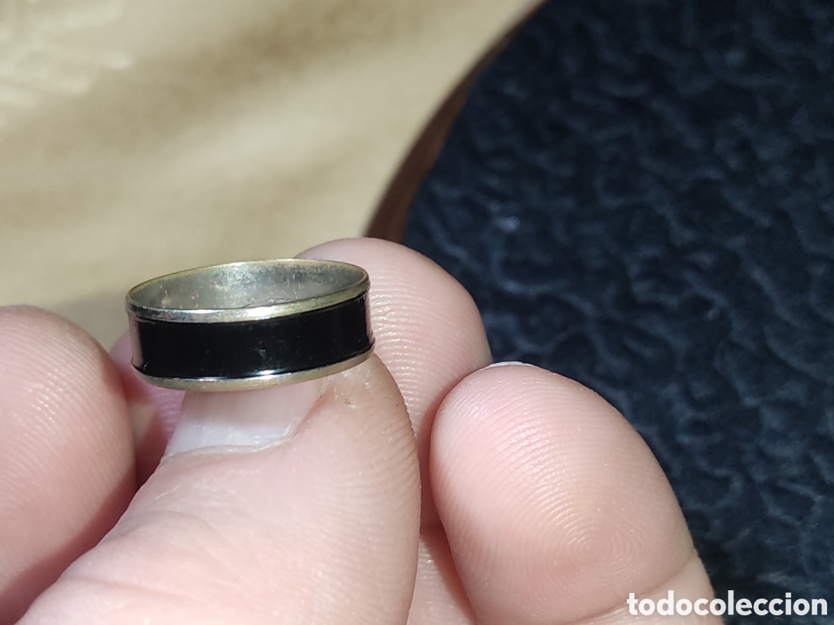 Joyeria: Anillo antiguo de lat&oacute;n con esmalte negro - Foto 2