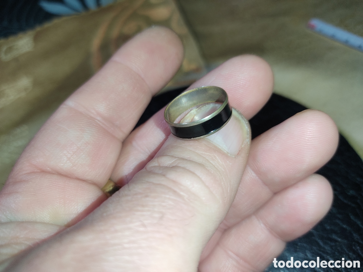Joyeria: Anillo antiguo de lat&oacute;n con esmalte negro - Foto 4
