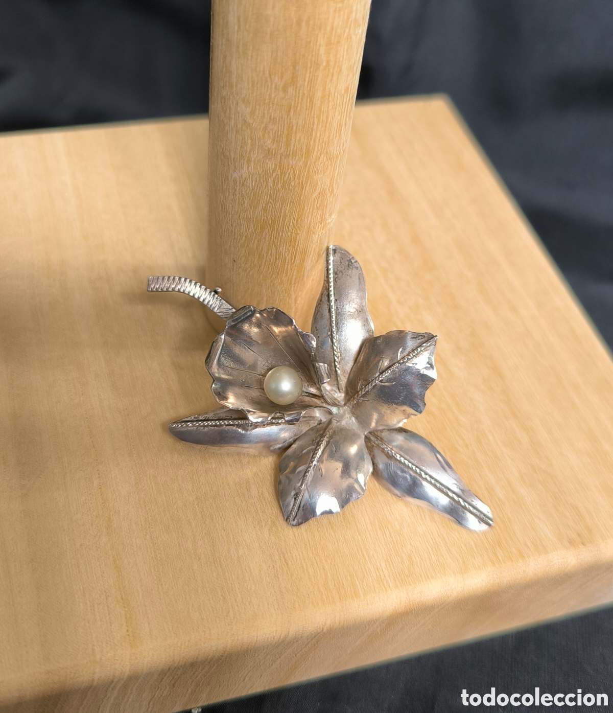 Joyeria: Broche vintage en plata de ley 925 ,con perla artificial en el centro - Foto 1