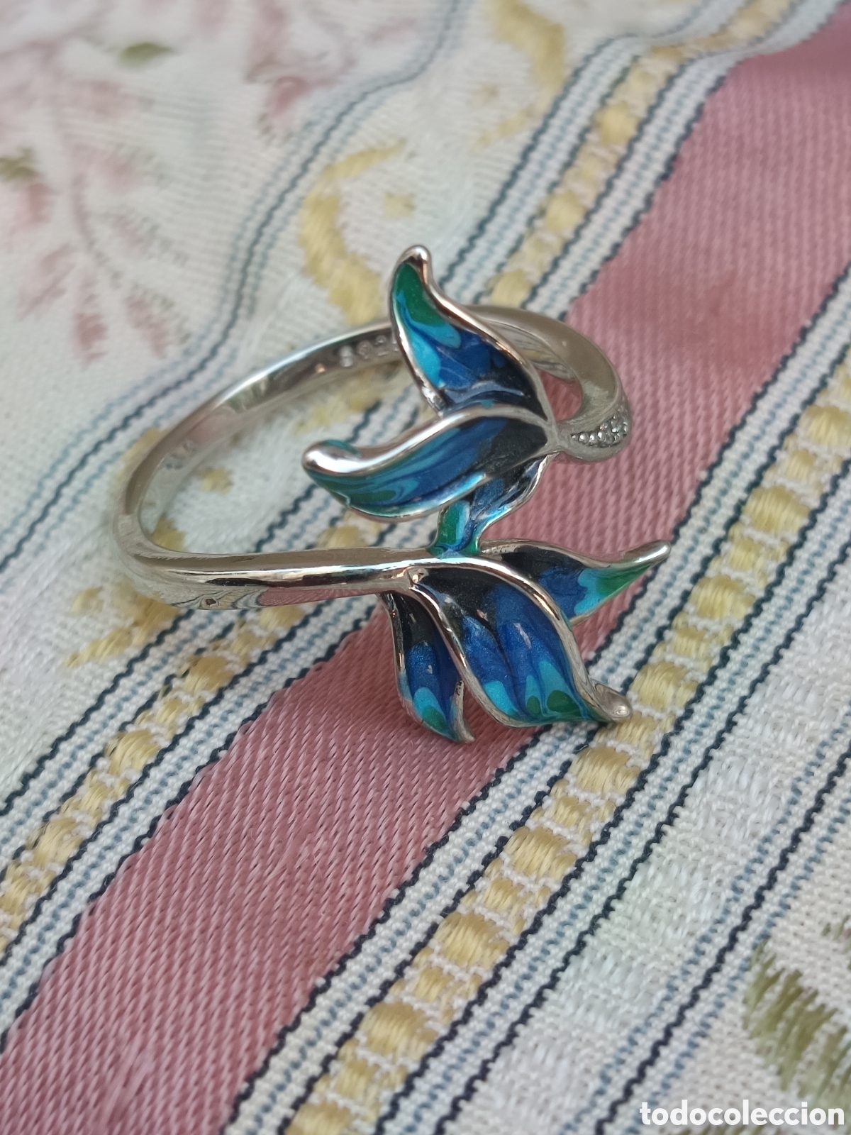 Joyeria: Anillo esmaltado hojas azules chapado en plata