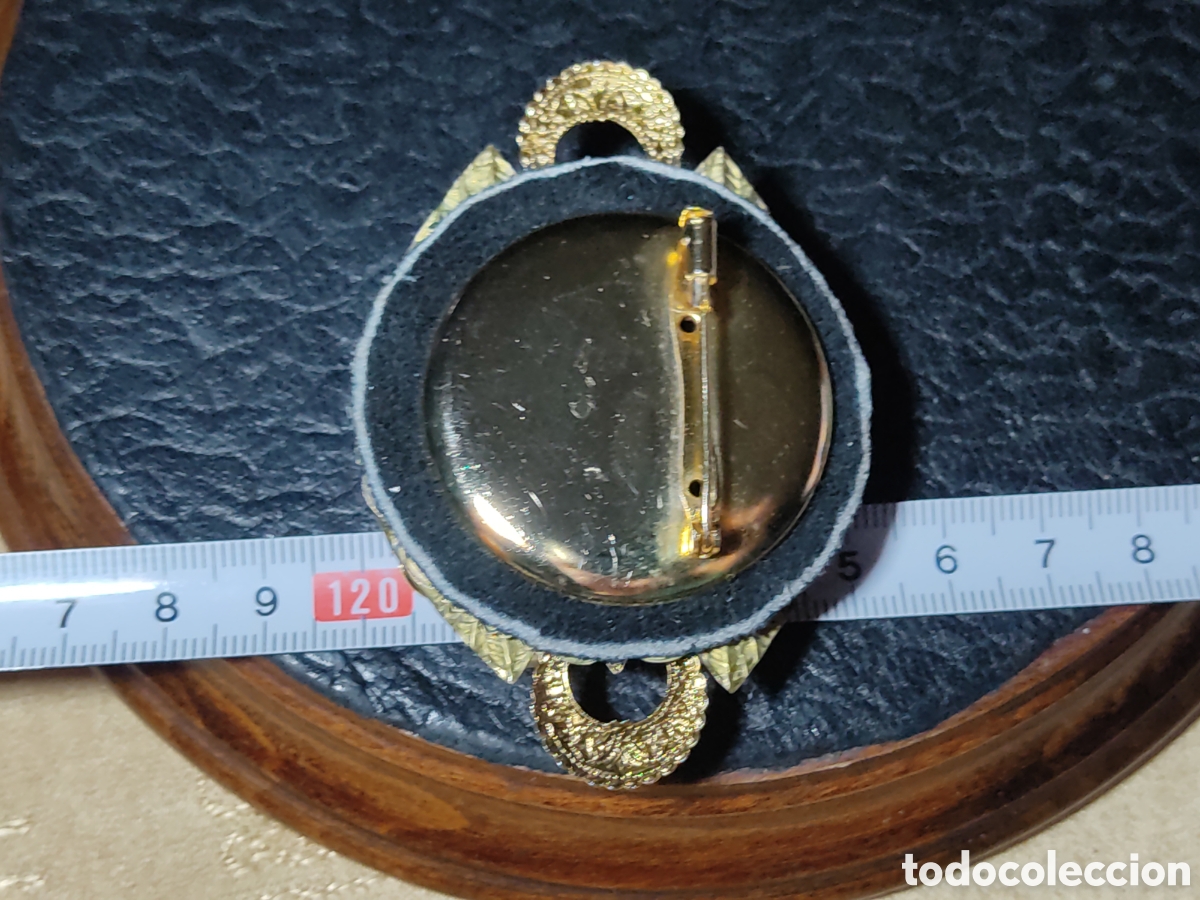 Joyeria: Hermoso broche Art Deco de lat&oacute;n repujado con perlas. - Foto 4
