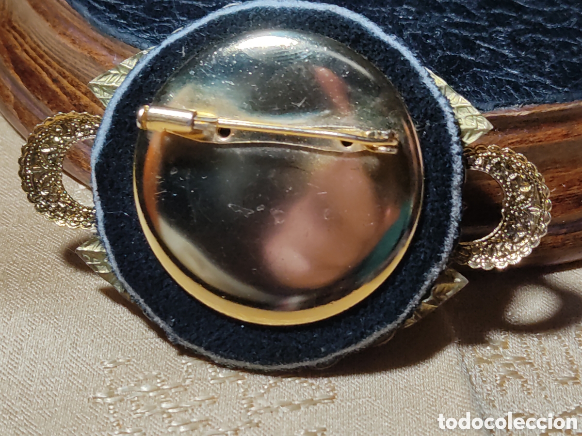 Joyeria: Hermoso broche Art Deco de lat&oacute;n repujado con perlas. - Foto 5