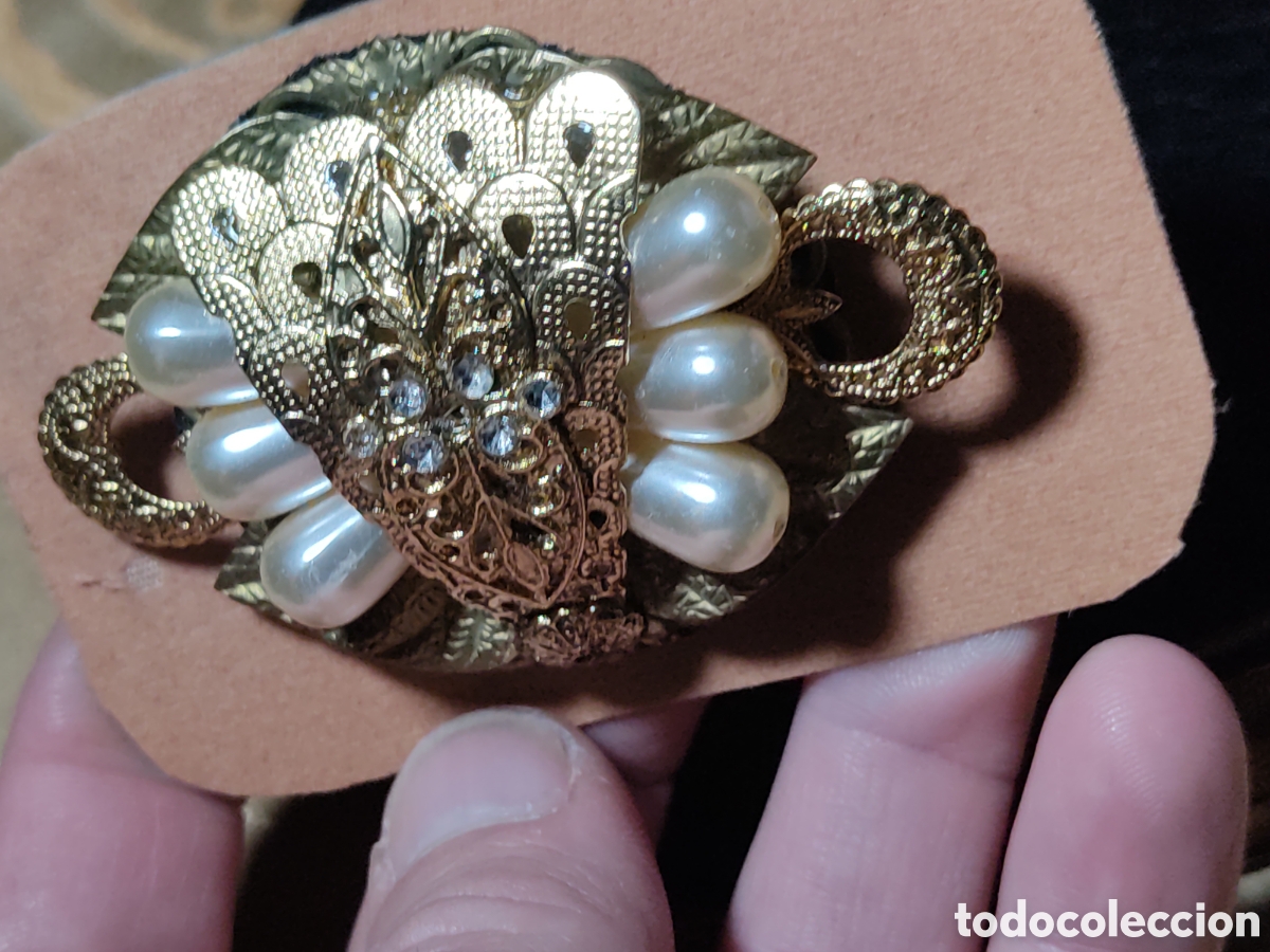 Joyeria: Hermoso broche Art Deco de lat&oacute;n repujado con perlas. - Foto 7