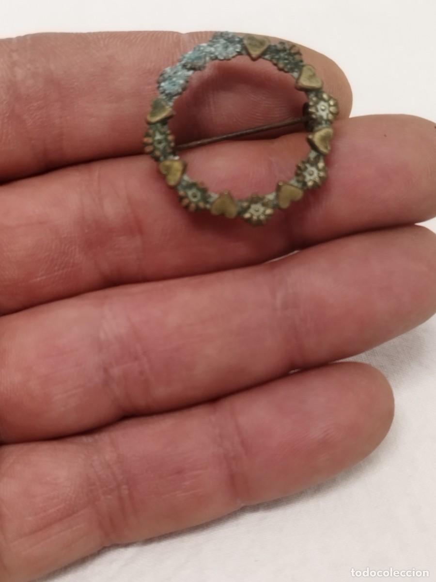 Joyeria: Antiguo broche tipo corona de flores. - Foto 1