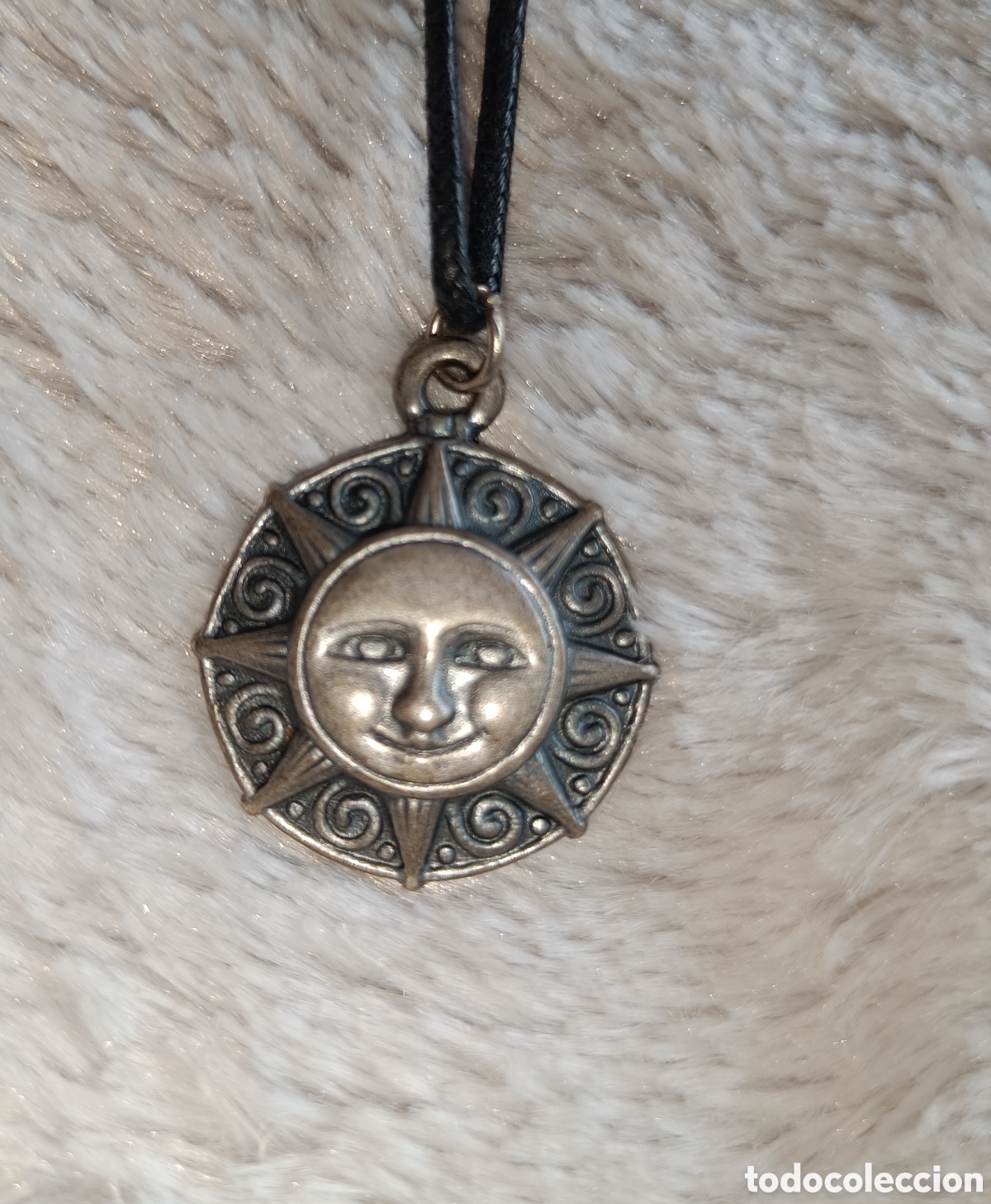 Joyeria: Collar colgante sol sonriente - Foto 1