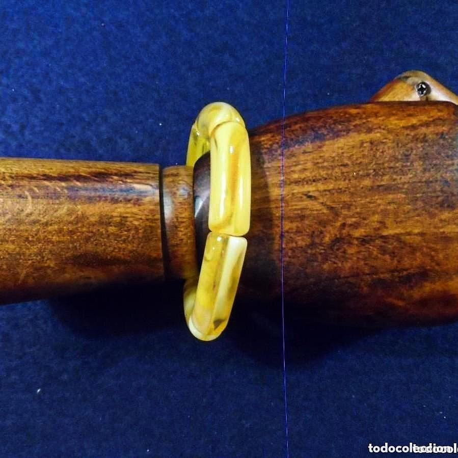 Joalharia: BRAZALETE ELASTICO CON PIEZAS DE RESINA O AMBAR SINTETICO ?? MARFIL DORADO