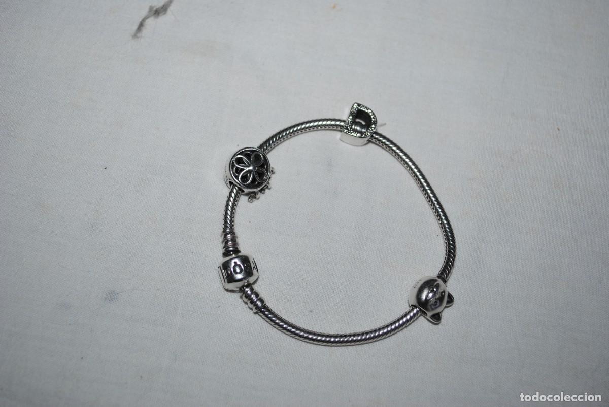 Joyeria: PULSERA PANDORA DE PLATA , CON TRES ABALORIOS. - Foto 1