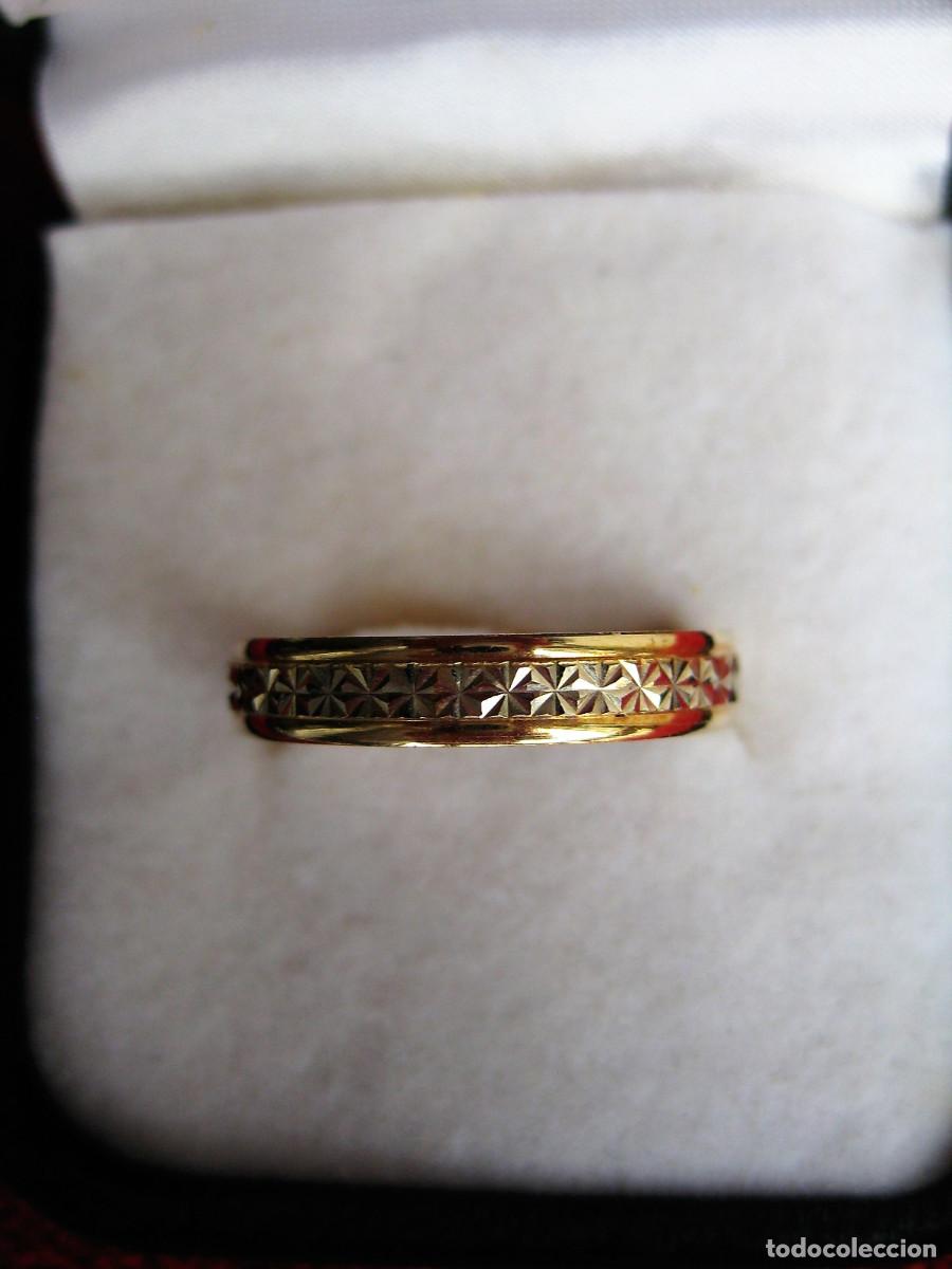 Joyeria: ANILLO DE ORO DE 18 KLTS. BICOLOR TALLADO - SIN ESTRENAR