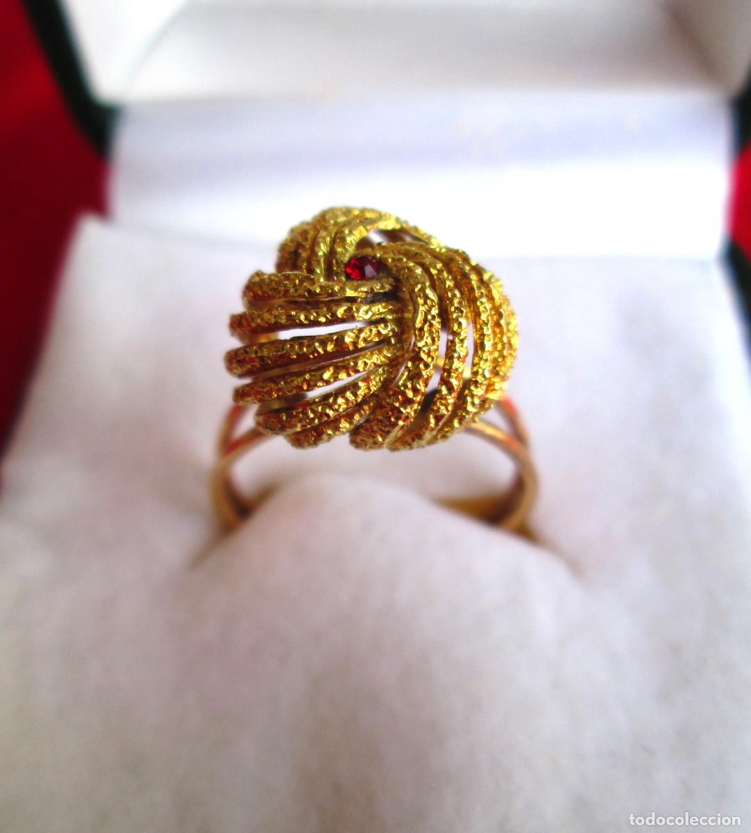 Jewelry: ANILLO DE ORO DE 18 KLTS. - CON PIEDRA SEMIPRECIOSA ROJA - SIN ESTRENAR