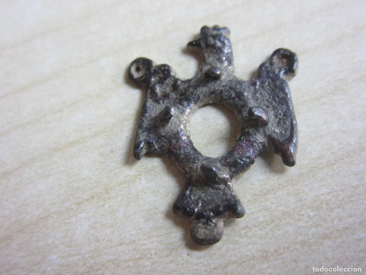 Joyeria: Colgante en forma de &Aacute;guila coronada Medidas1,6 x 2,2cm Posible S XVIII- XIX