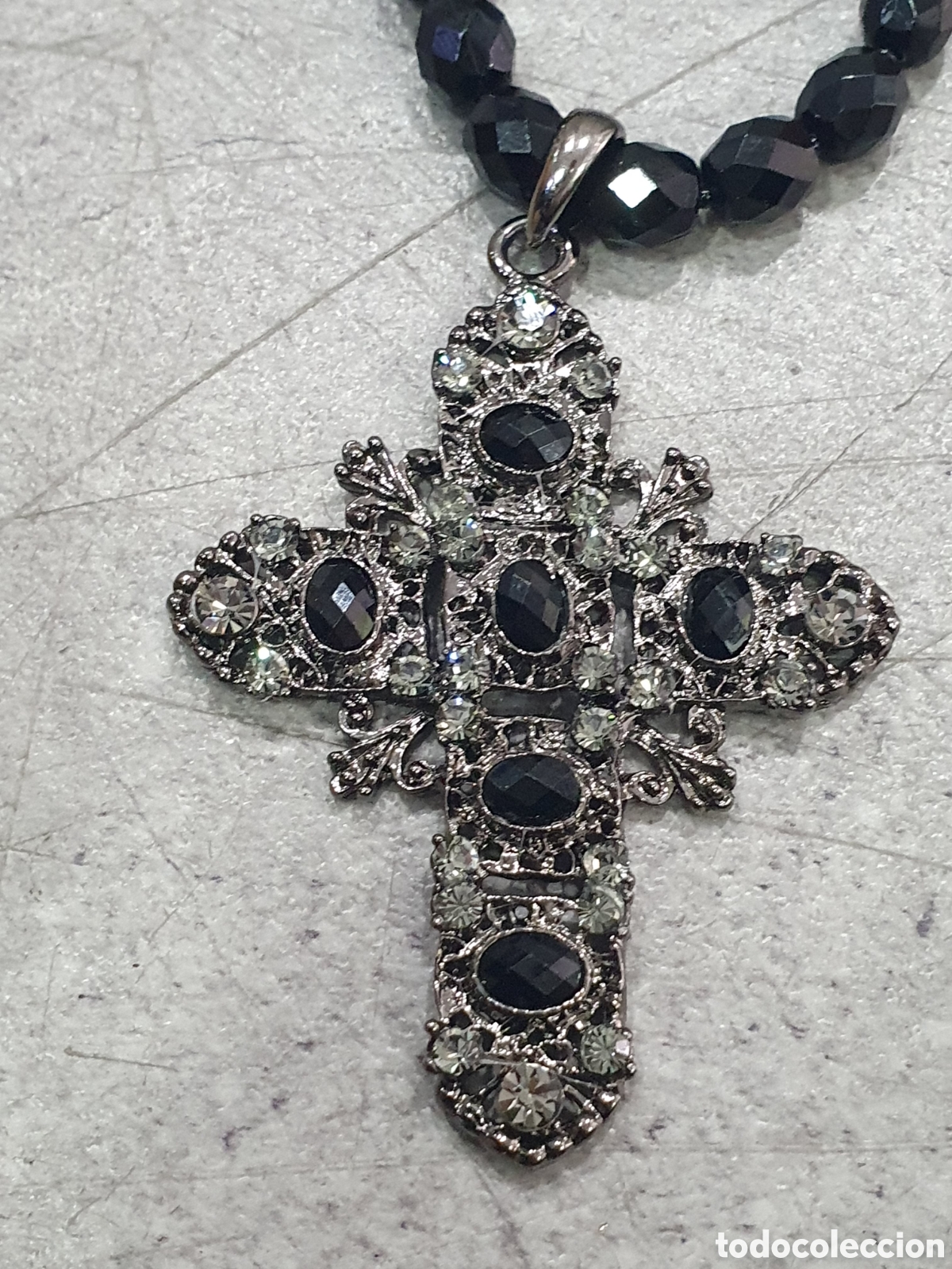 Joyeria: Collar cuentas negras con cruz. (L57) - Foto 2