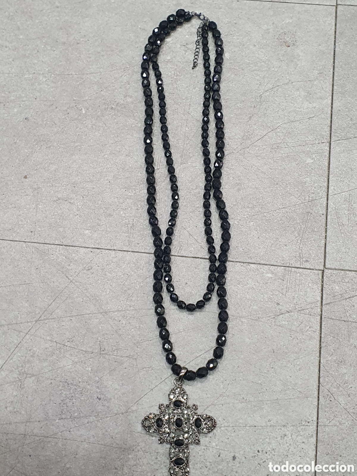 Joyeria: Collar cuentas negras con cruz. (L57) - Foto 1