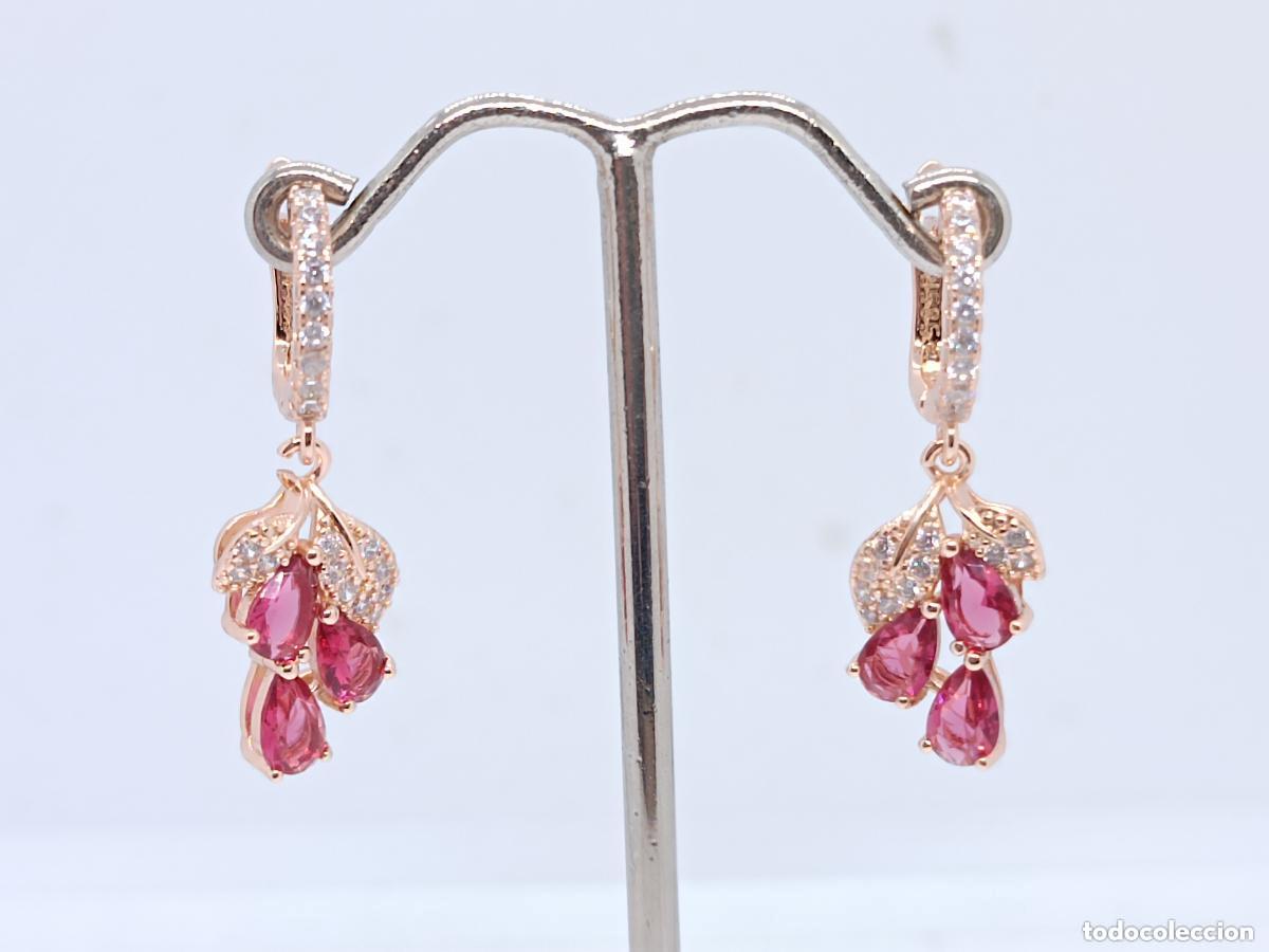 Joyeria: Preciosos pendientes en oro de 14 quilates con rub&iacute;es engastados