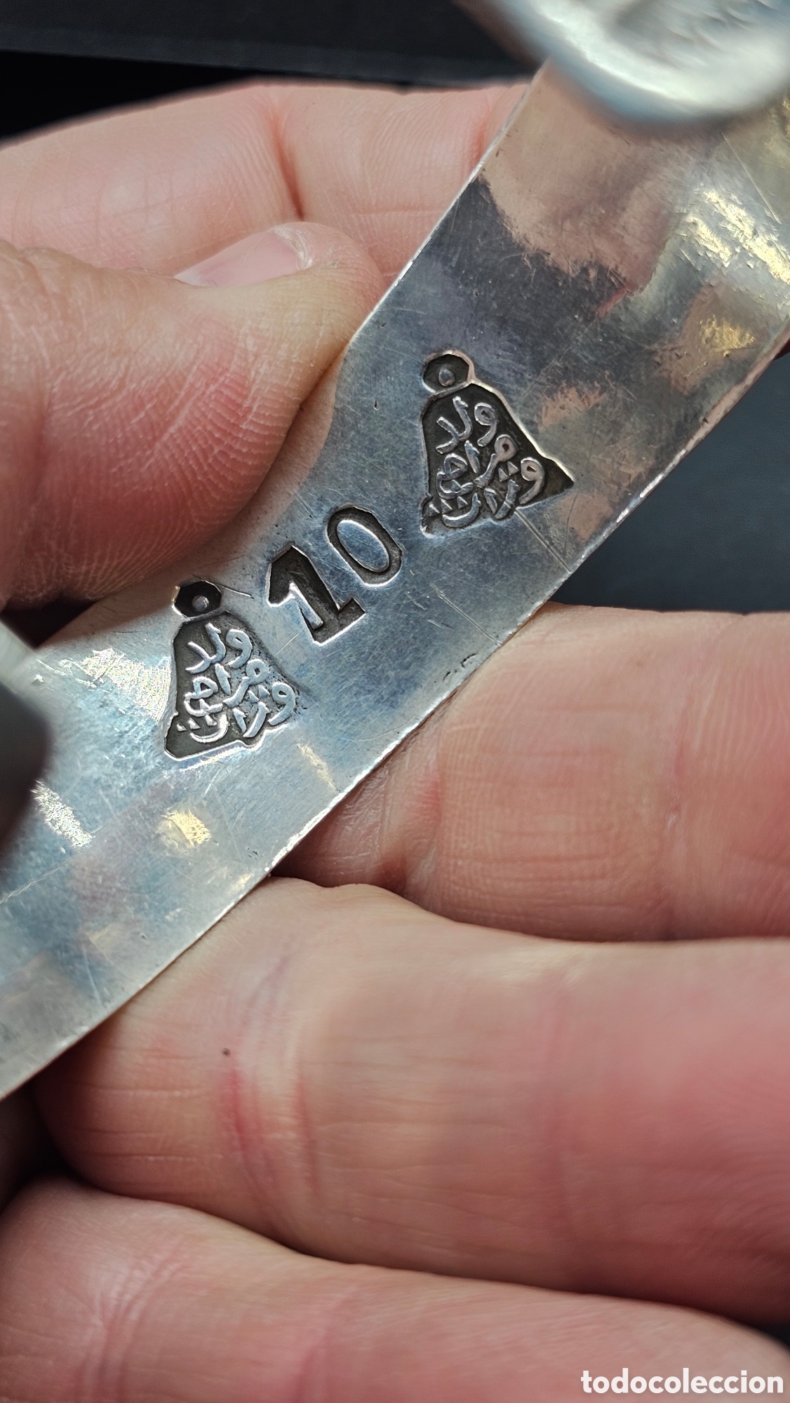 Joyeria: Antiguo brazalete de plata egipcia contrastada