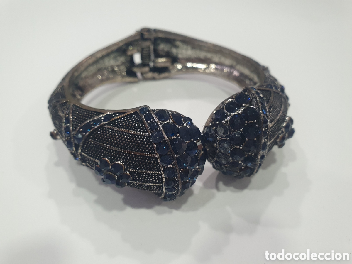Joyeria: Brazalete de metal con piedras. (L127)