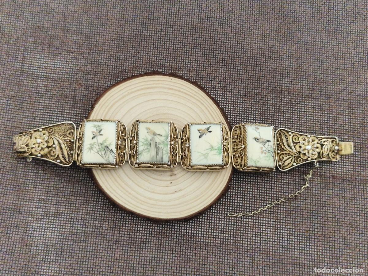 Joyeria: Pulsera china vintage de plata dorada con filigrana y placas de p&aacute;jaros pintadas a mano, 1900