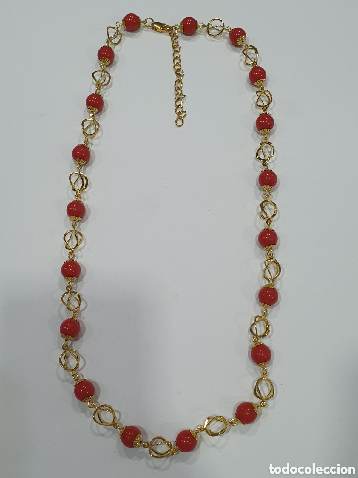 Schmuck: Gargantilla metal dorado y piedras rojas. (L127)