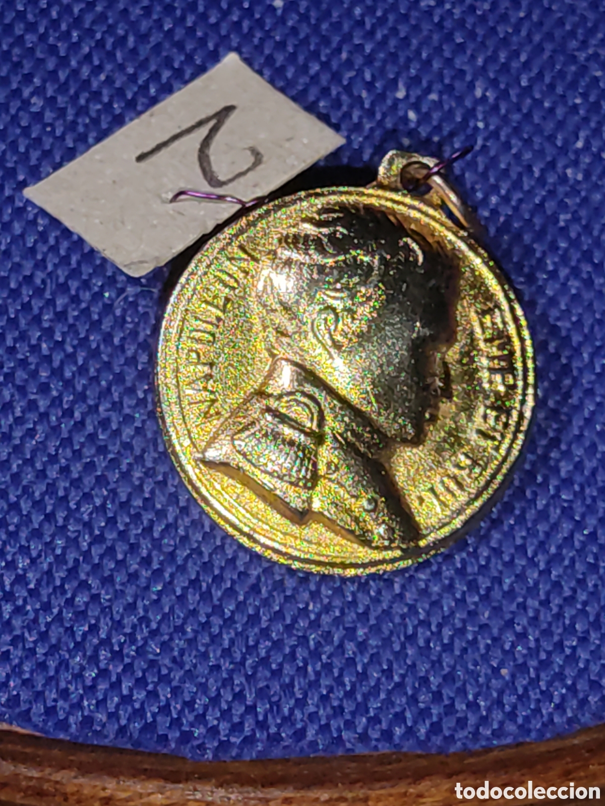 Joyeria: Medalla Napole&oacute;n dorada en relieve.*2* - Foto 2