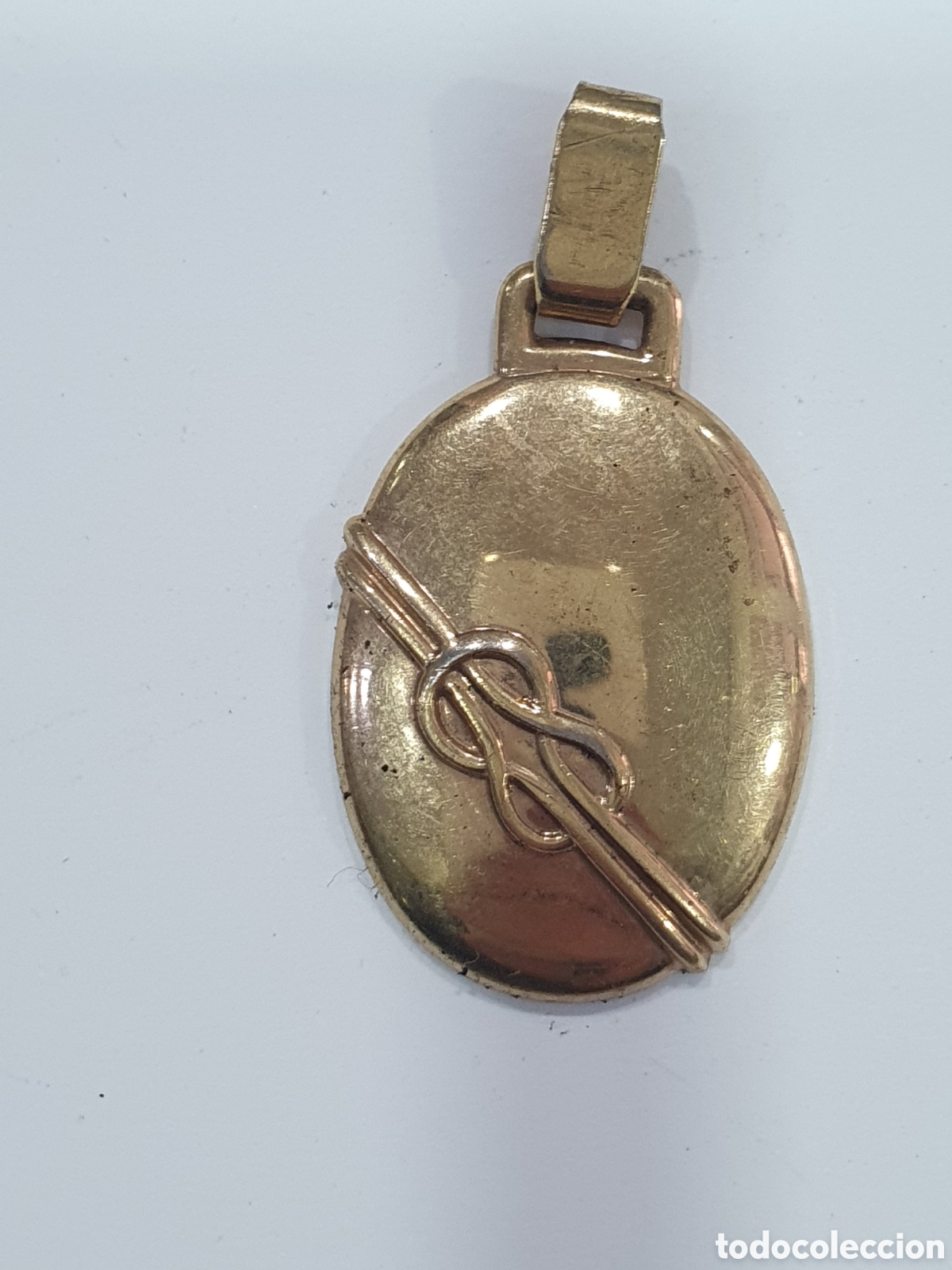 Jewelry: Colgante dorado. (L65)