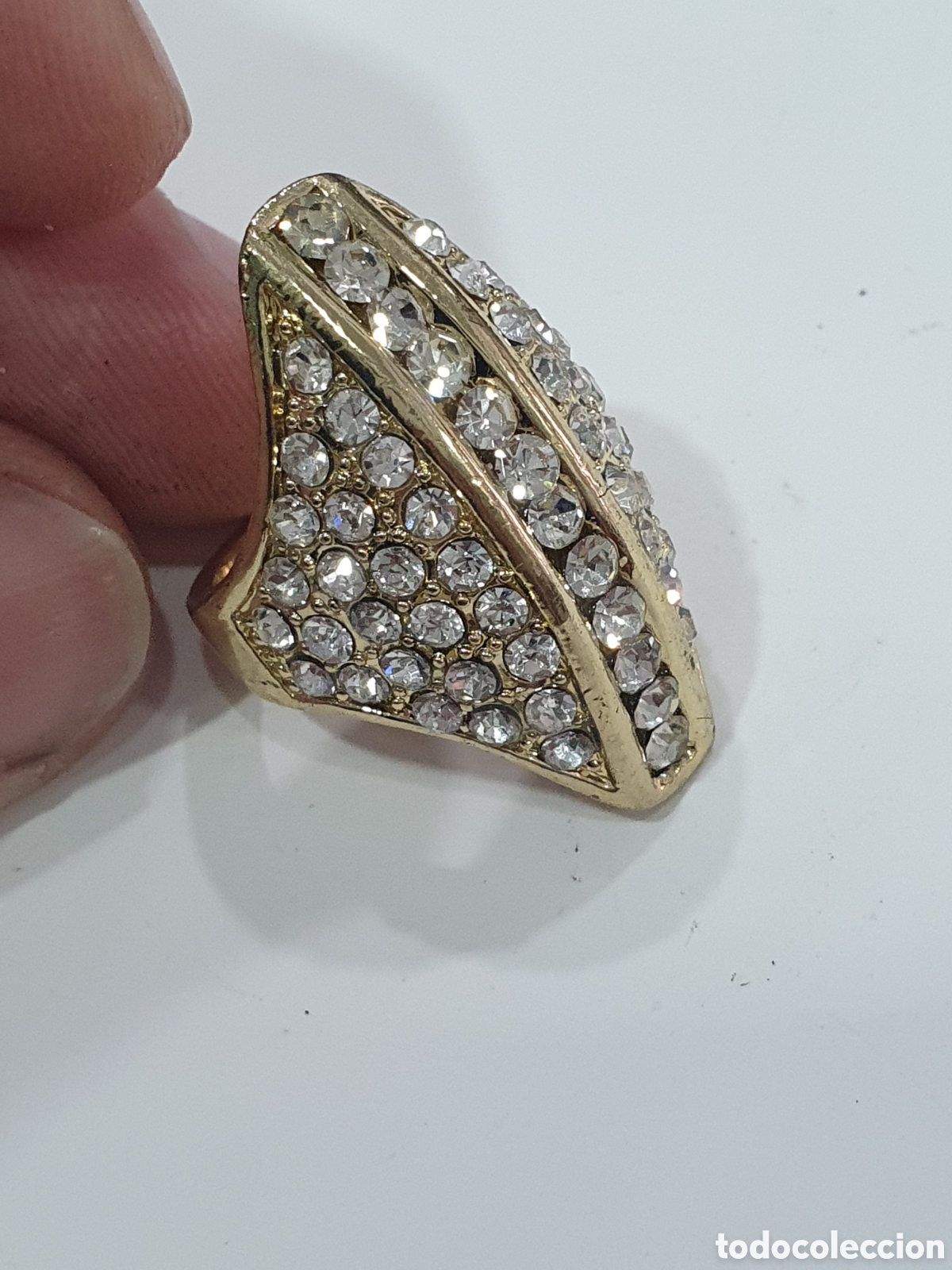 Joyeria: Anillo dorado con pedrer&iacute;a. (L65)
