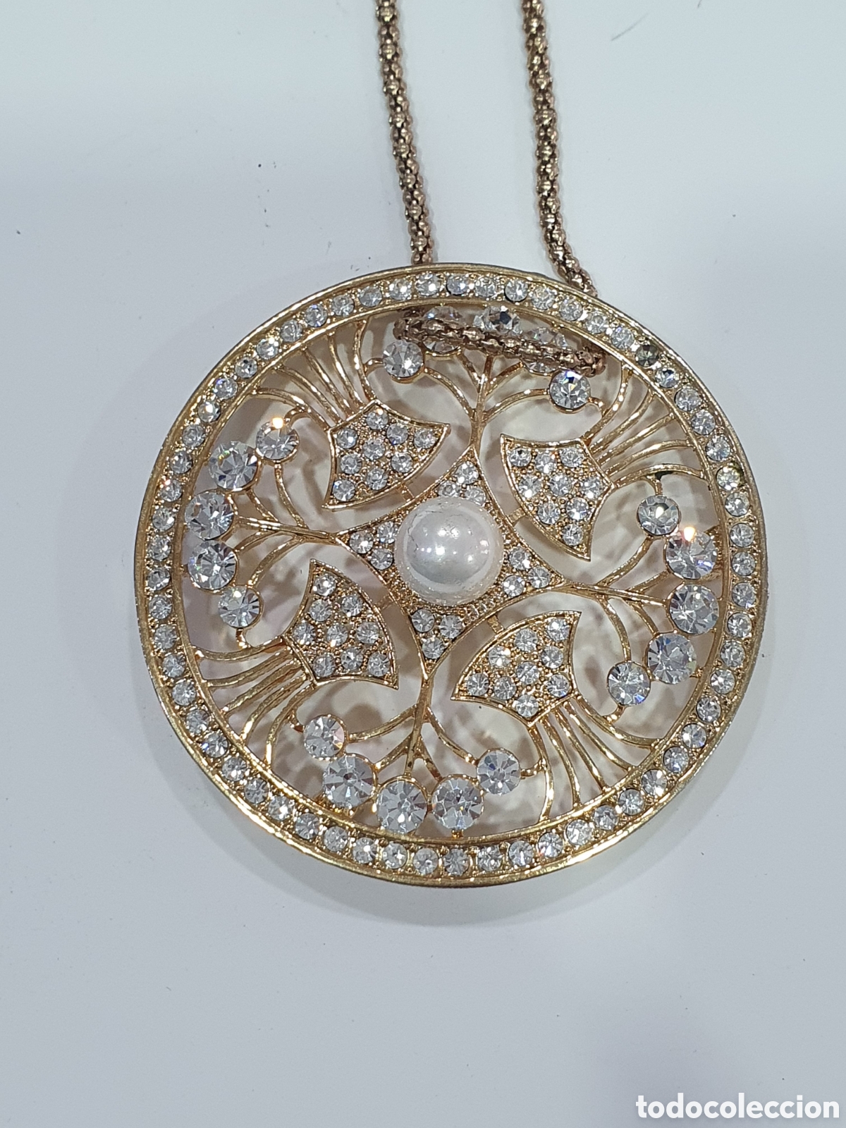 Gioielleria: Precioso colgante dorado con pedrer&iacute;a y cadena. (L65)