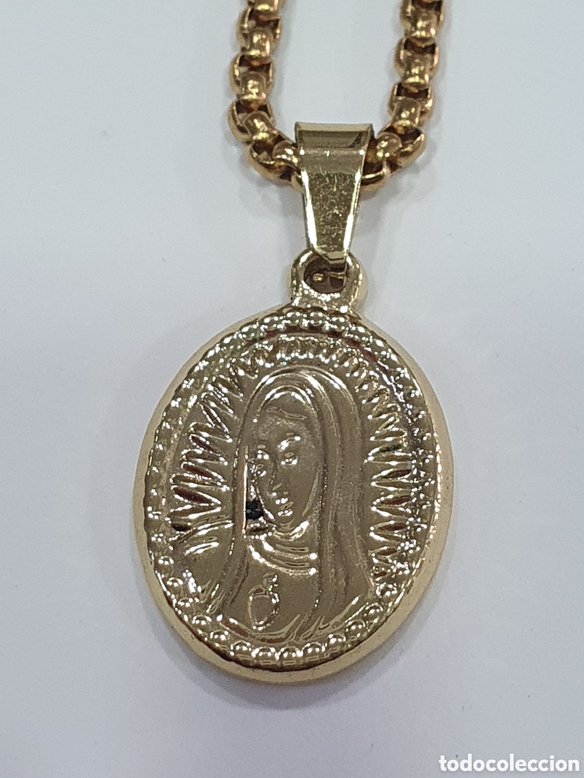 Gioielleria: Colgante y cadena virgen dorada. (L65)