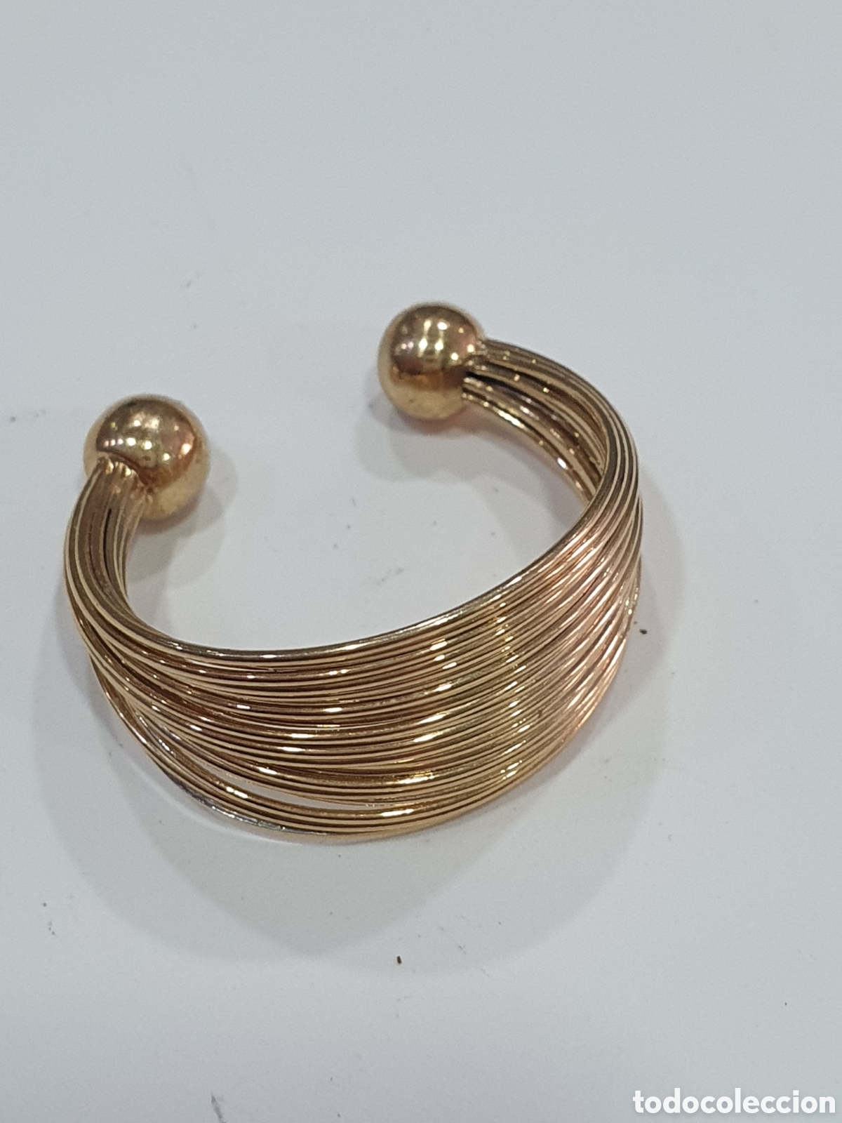 Gioielleria: Anillo dorado tipo torque. (L65)