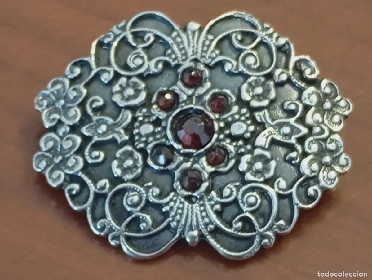 Gioielleria: Broche de plata 925 con 1 granate grande y 6 peque&ntilde;os.