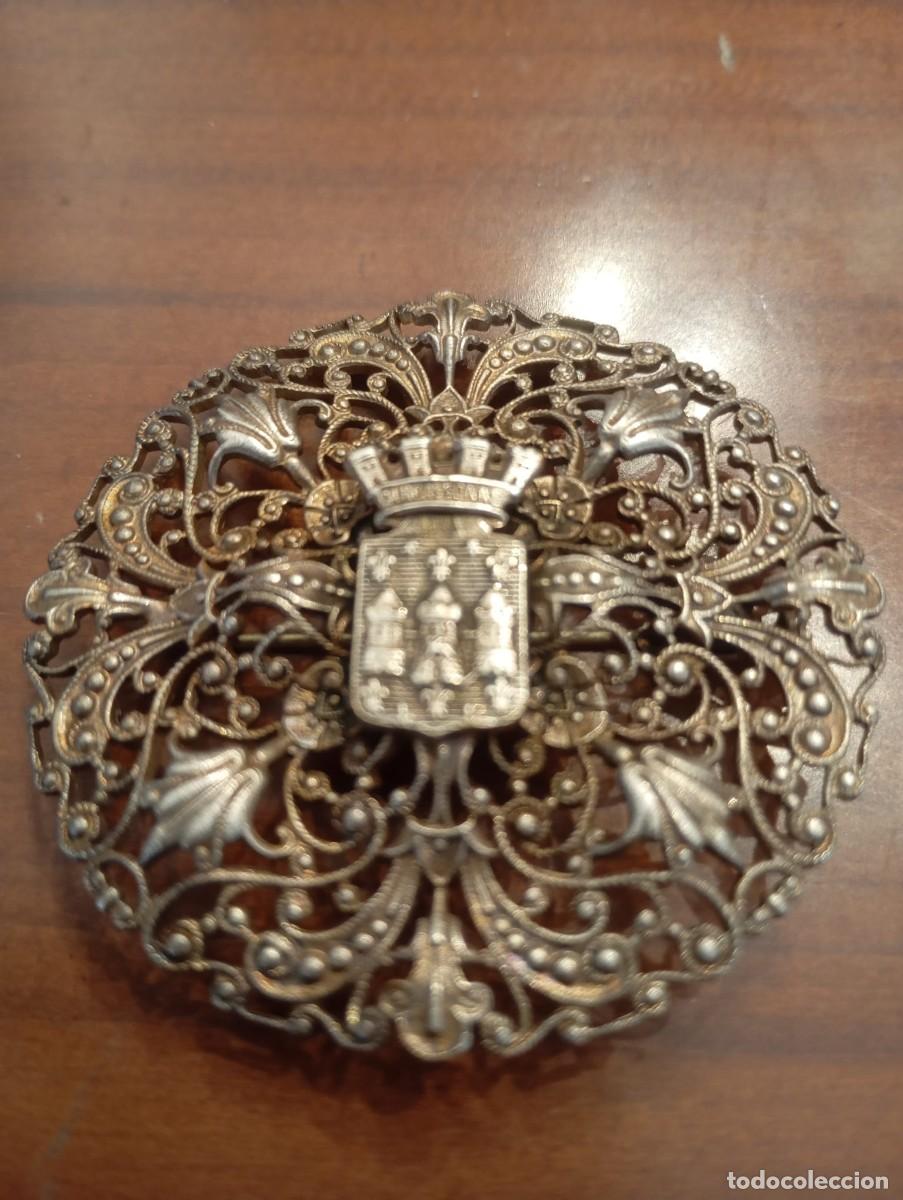 Gioielleria: Broche de plata 925 con 2 granates y perla con estilo filigrana.