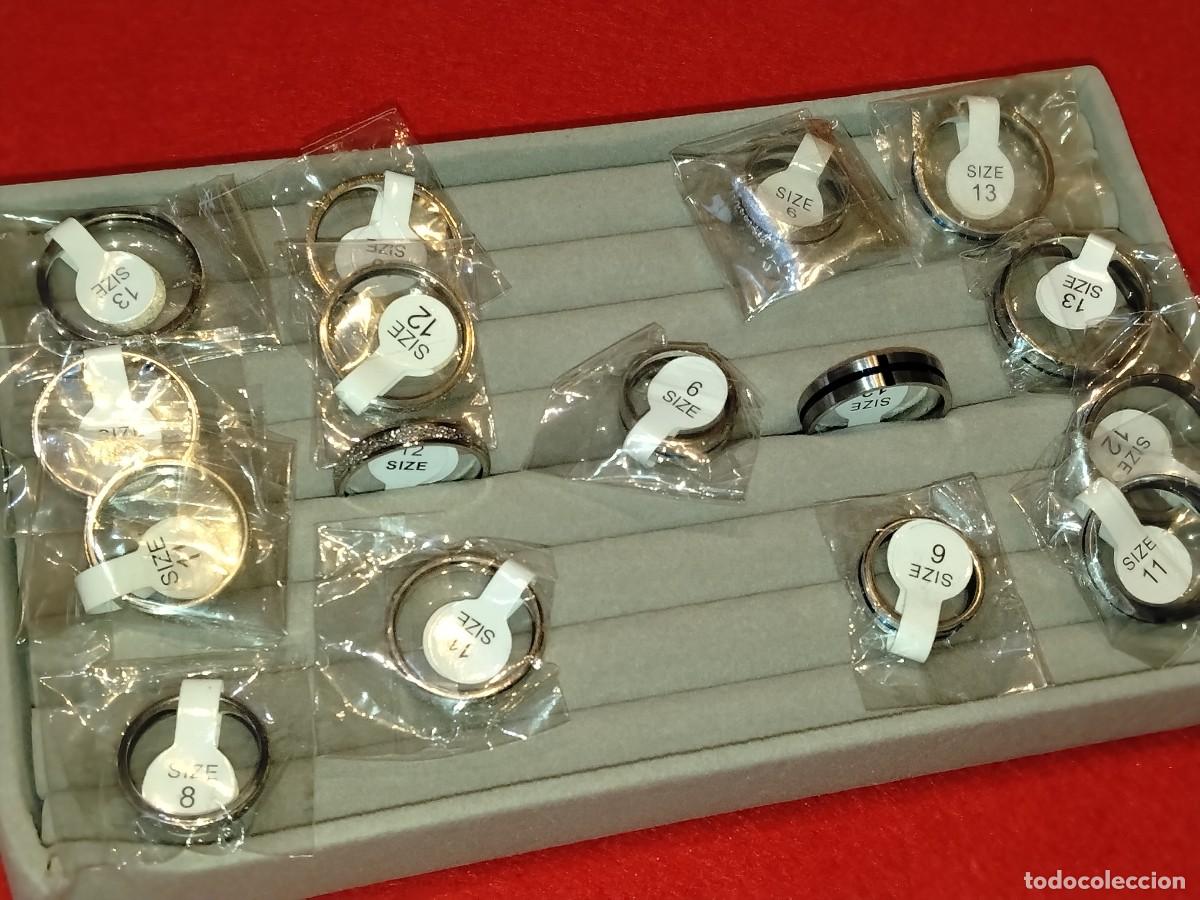Joyeria: PANEL CON 8 ANILLOS LINEA AZUL Y 8 DISE&Ntilde;O CLAS&Iacute;CO BRILLANTE,EN ACERO INOX,DIFERENTES MEDIDAS.