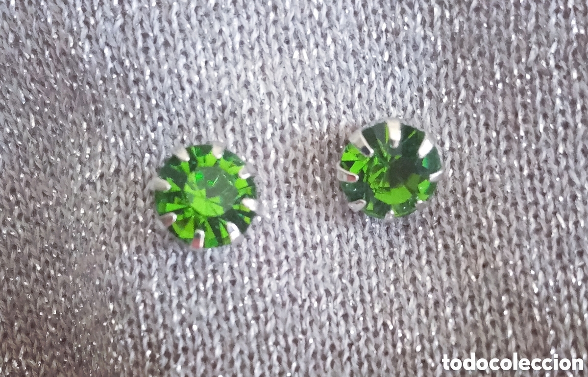 Joyeria: Originales pendientes color verde aceituna y plateados 8mm di&aacute;m. Muy bonitos