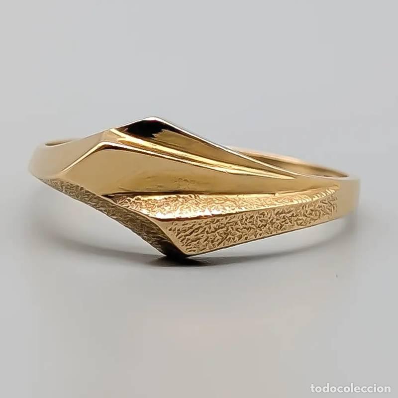 Schmuck: Anel em ouro 18 quilates com pedras brancas, 4,37 gramas, 17,25mm