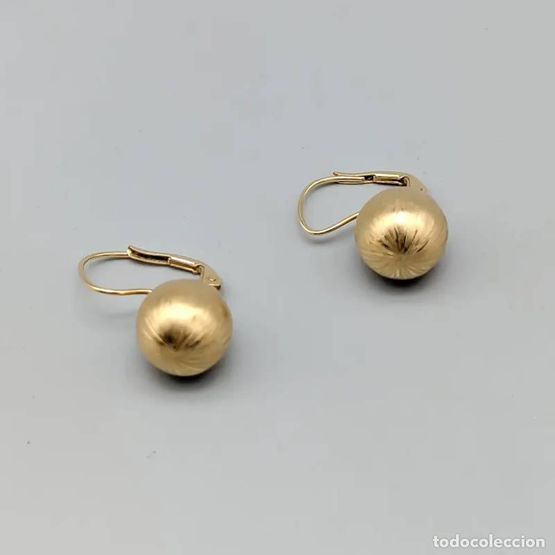 Joyeria: Brincos de diamante em ouro 18 quilates com top&aacute;zios azuis, 3,73 gramas, 15mm