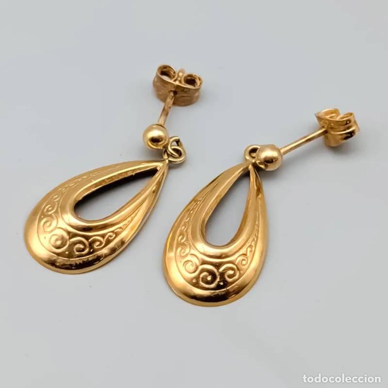 Joyeria: Brincos em ouro 18 quilates com pedras verdes, 2,89 gramas, 16mm