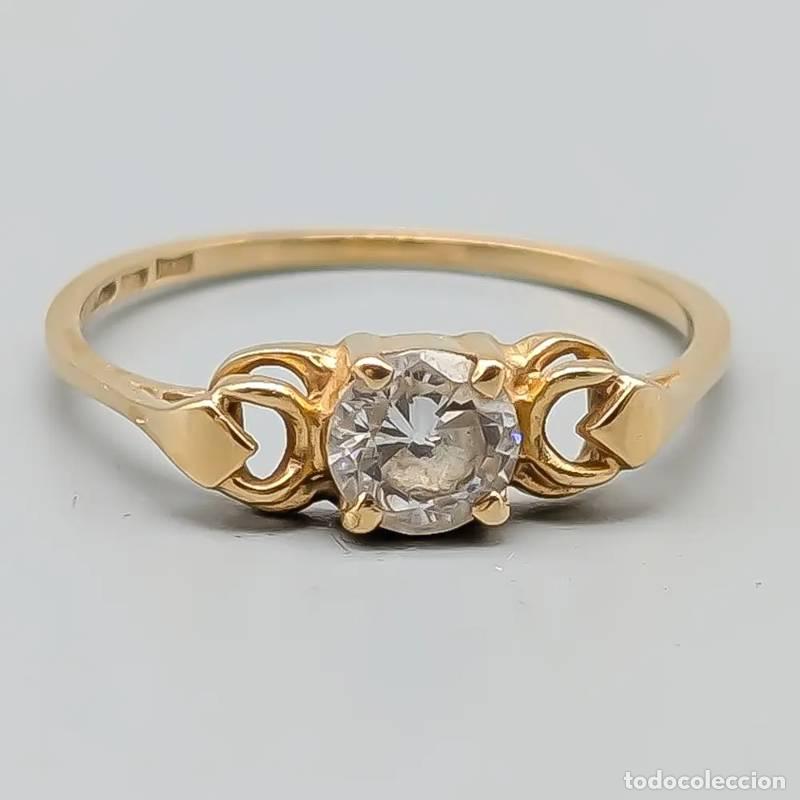 Joyeria: Anel de tr&ecirc;s pedras em ouro 18 quilates com pedras brancas, 1,18 gramas, 17,5mm