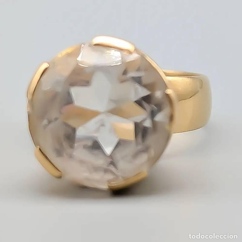 Joyeria: Anel de tr&ecirc;s pedras em ouro branco de 18 quilates com diamantes e rubi, 2,98 gramas, 17mm