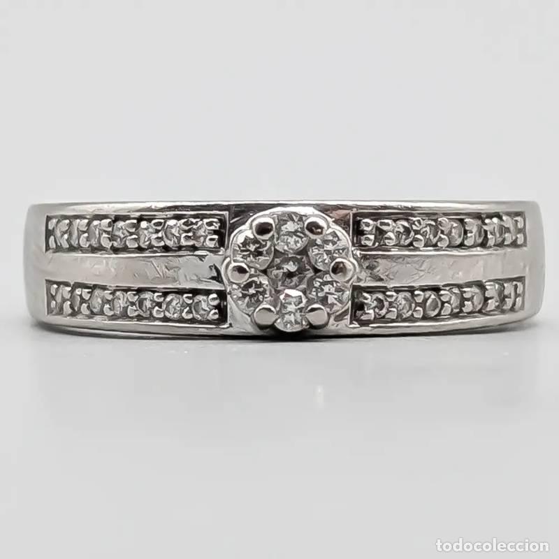 Joyeria: Anel de diamantes em ouro branco 18 quilates com safira, 2,62 gramas, 18mm