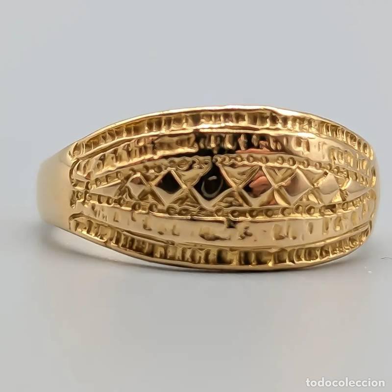 Joyeria: Anel em ouro 18 quilates com safira e diamantes, 5,05 gramas, 19mm