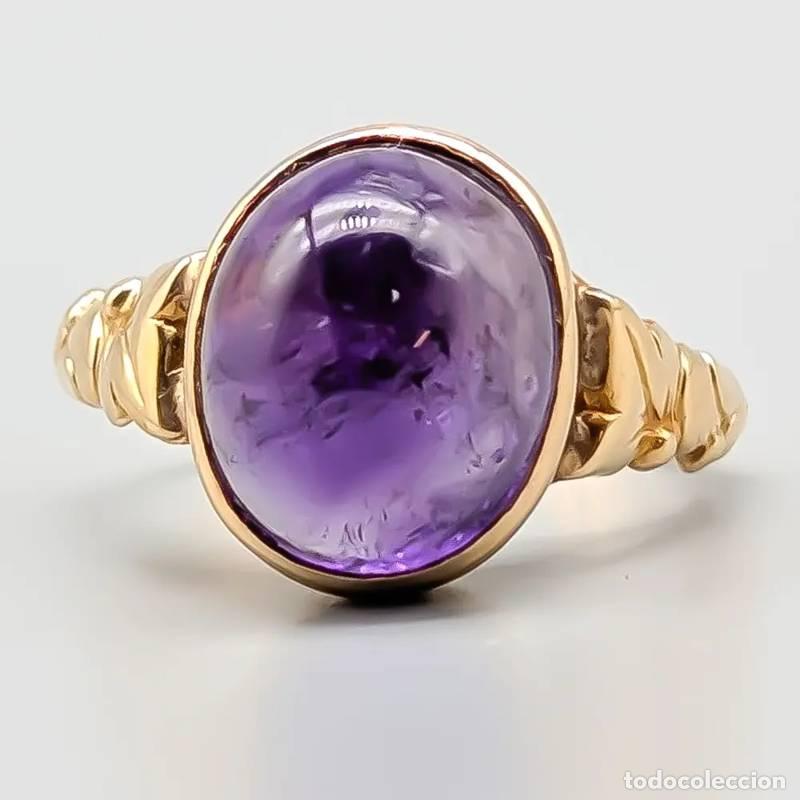 Joalharia: Anel em ouro 21 quilates com pedras brancas e castanhas, 3,31 gramas, 19mm