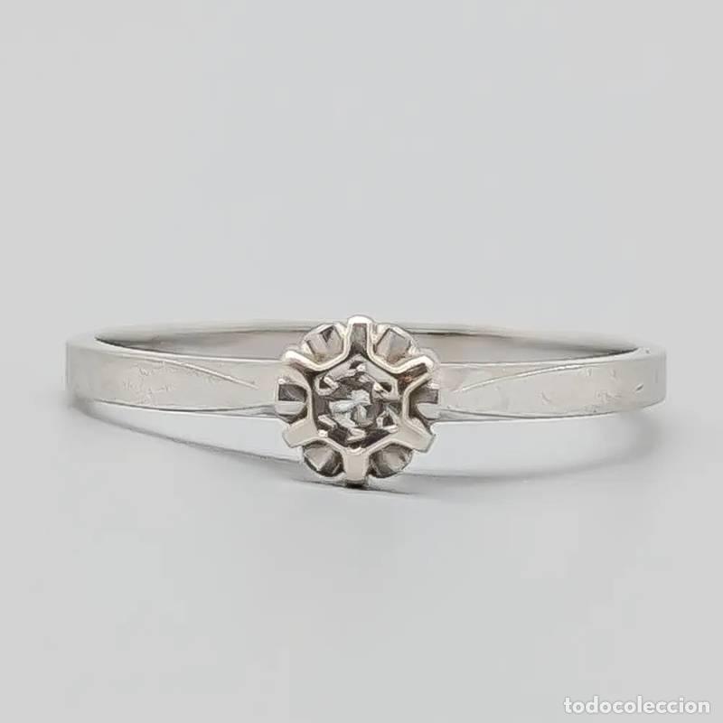 Joyeria: Anel Heribert Engelbert em ouro 18 quilates com diamantes e pedras verdes, 4,09 gramas, 16mm