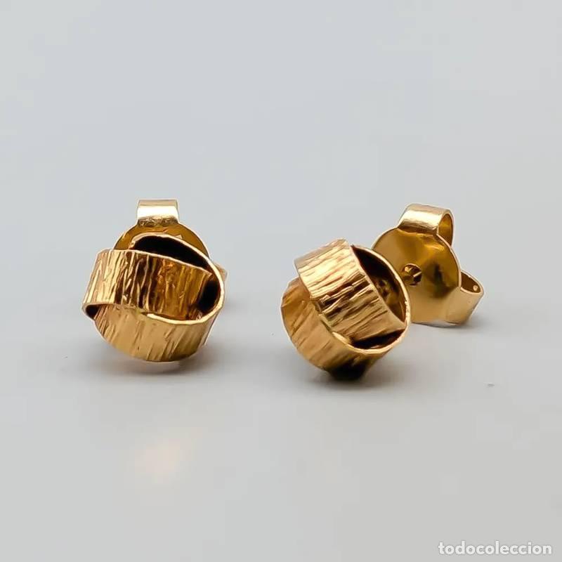 Joaillerie: Brincos em ouro 18 quilates com pedras brancas, 1,62 gramas, 16mm