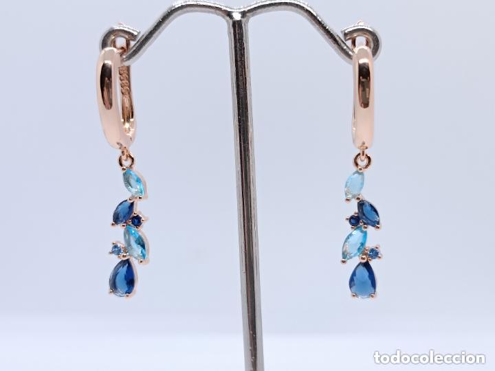 Gioielleria: Elegantes pendientes en oro de 14k contrastado con topacios y zafiros