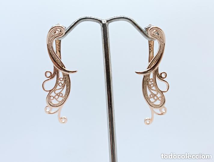 Gioielleria: Preciosos pendientes en oro de 14 quilates de elegante dise&ntilde;o con forma de pareja bailando