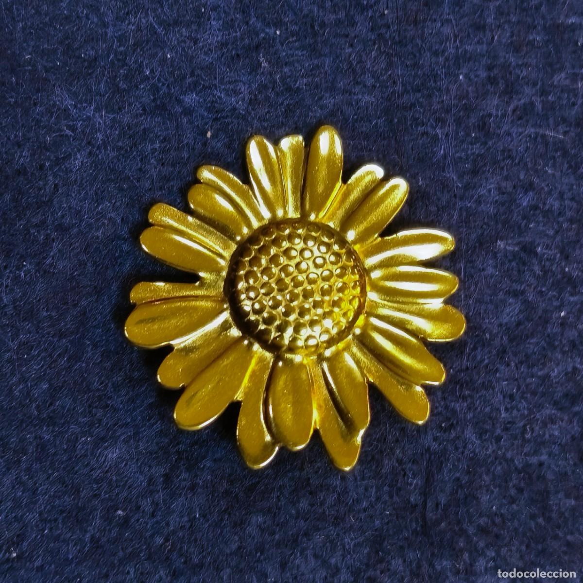 Jewelry: BROCHE EGUZKILORE DE ALPACA DORADA. MED. 4 X 4 CMS